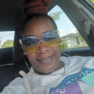 Meet your Posher, Deshanda